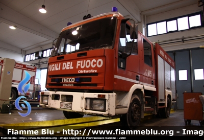 Iveco CityEuroFire 100E21 I serie
Vigili del Fuoco
AutoPompaSerbatoio allestimento Iveco-Magirus
fotografata presso l'officina Iveco Luigi Ferrari
VF 20656
Parole chiave: Iveco CityEuroFire_100E21_Iserie VF20656