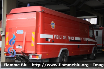 Mercedes-Benz Vario 612D
Vigili del Fuoco
Comando Provinciale di Roma
Nucleo NBCR
VF 20737 
Parole chiave: Mercedes-Benz Vario_612D VF20737