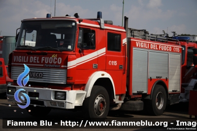 Iveco TurboTech 190-26
Vigili del Fuoco
Comando Provinciale di Roma
AutoPompaSerbatoio allestimento Baribbi
VF 17776
Parole chiave: Iveco TurboTech_190-26 VF17776