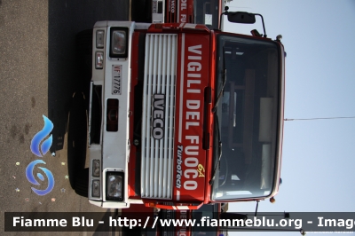 Iveco TurboTech 190-26
Vigili del Fuoco
Comando Provinciale di Roma
AutoPompaSerbatoio allestimento Baribbi
VF 17776
Parole chiave: Iveco TurboTech_190-26 VF17776