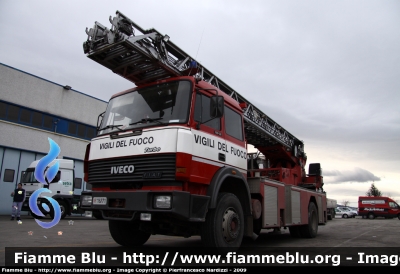 Iveco 190-26
Vigili del Fuoco
AutoScala allestimento Iveco-Magirus
fotografata presso l'officina Iveco Luigi Ferrari
VF 16771
Parole chiave: Iveco 190-26 VF16771