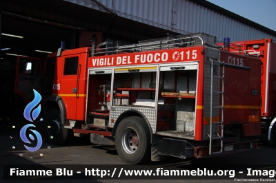 Iveco TurboTech 190-26
Vigili del Fuoco
Comando Provinciale di Roma
AutoPompaSerbatoio allestimento Baribbi
VF 17775
Parole chiave: Iveco TurboTech_190-26 VF17775