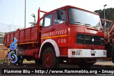 Fiat Iveco 160NC
Vigili del Fuoco
Comando Provinciale di Roma
Ex ABP allestita Baribbi, trasformata in trasporto materiali
VF 24610
Parole chiave: Fiat Iveco 160NC VF24610