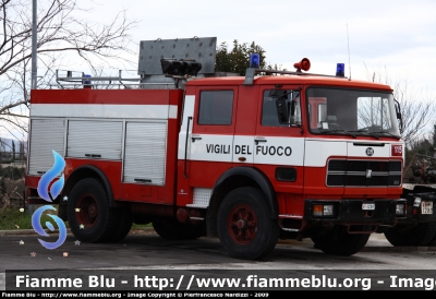 Iveco OM 160
Vigili del Fuoco
AutoPompaSerbatoio allestimento Baribbi
fotografata presso l'officina Iveco Luigi Ferrari
VF 12347
Parole chiave: Iveco OM 160 VF12347