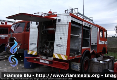 Iveco OM 79-13
Vigili del Fuoco
AutoPompaSerbatoio allestimento Baribbi
Esemplare dismesso
fotografata presso l'officina Iveco Luigi Ferrari
VF 12817
Parole chiave: Iveco OM 79-13 VF12817