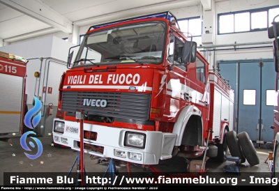 Iveco 190-26
Vigili del Fuoco
Comando Provinciale di Rieti
Fotografato presso l'officina Iveco Luigi Ferrari
VF 15990
Parole chiave: Iveco 190-26 VF15990