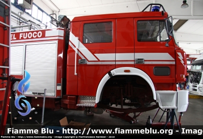 Iveco 190-26
Vigili del Fuoco
Comando Provinciale di Rieti
Fotografato presso l'officina Iveco Luigi Ferrari
VF 15990
Parole chiave: Iveco 190-26 VF15990