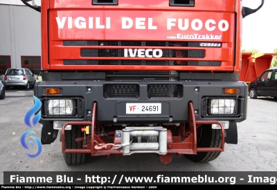 Iveco EuroTrakker 190E35 4x4
Vigili del Fuoco
Comando Provinciale di Chieti
Nucleo Telecomunicazioni
Con allestimento TCM
VF 24691
Parole chiave: Iveco EuroTrakker_190E35_4x4 VF24691