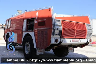 Perlini 605D Iguana
Vigili del Fuoco
Comando Provinciale di Ancona
AutoIdroSchiuma storica
Allestimento Baribbi
Ex Distaccamento Aeroportuale di Falconara Marittima (AN).
Qui fotografata presso la Raffineria Api di Falconara Marittima (AN), dove era in servizio fino a pochi anni fa.
Parole chiave: Perlini 605D_Iguana