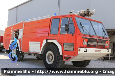 Perlini 605D Iguana
Vigili del Fuoco
Comando Provinciale di Ancona
AutoIdroSchiuma storica
Allestimento Baribbi
Ex Distaccamento Aeroportuale di Falconara Marittima (AN).
Qui fotografata presso la Raffineria Api di Falconara Marittima (AN), dove era in servizio fino a pochi anni fa.
Parole chiave: Perlini 605D_Iguana