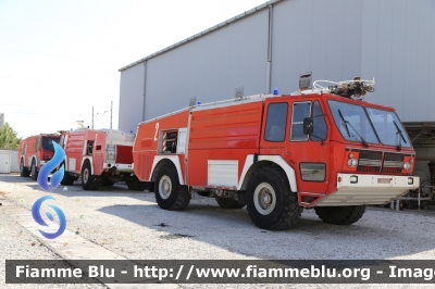 Perlini 605D Iguana
Vigili del Fuoco
Comando Provinciale di Ancona
AutoIdroSchiuma storica
Allestimento Baribbi
Ex Distaccamento Aeroportuale di Falconara Marittima (AN).
Qui fotografati presso la Raffineria Api di Falconara Marittima (AN), dove era in servizio fino a pochi anni fa.
Parole chiave: Perlini 605D_Iguana