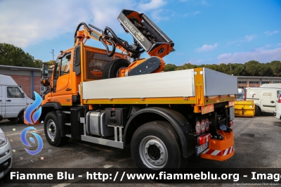 Mercedes-Benz Unimog U425 4x4 
Autostrade per l'Italia
Manutenzione Stradale
Allestimento Hymach con braccio per lo sfalcio di erba e arbusti 
Parole chiave: Mercedes-Benz Unimog_U425_4x4