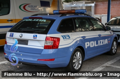 Skoda Octavia Wagon IV serie
Polizia di Stato
Polizia Stradale in servizio sulla rete autostradale di Autostrade per l'Italia
*In consegna*
Seconda fornitura con la nuova livrea
Allestite Focaccia
Decorazione Grafica Artlantis
Parole chiave: Skoda Octavia_Wagon_IVserie