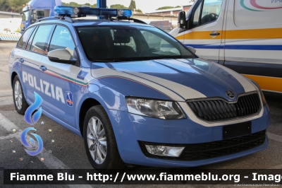 Skoda Octavia Wagon IV serie
Polizia di Stato
Polizia Stradale in servizio sulla rete autostradale di Autostrade per l'Italia
*In consegna*
Seconda fornitura con la nuova livrea
Allestite Focaccia
Decorazione Grafica Artlantis
Parole chiave: Skoda Octavia_Wagon_IVserie