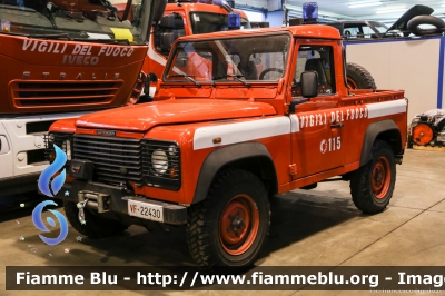 Land Rover Defender 90 
Vigili del Fuoco
fotografato presso l'officina Iveco Luigi Ferrari
VF 22430
Parole chiave: Land-Rover Defender_90 VF22430