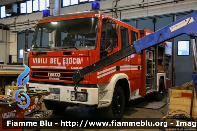 Iveco EuroFire 150E27 I serie 
Vigili del Fuoco
Comando Provinciale di Ascoli Piceno
Distaccamento Permanente di Fermo (FM)
AutoPompaSerbatoio allestimento Iveco-Magirus
Fotografata presso l'officina Iveco Luigi Ferrari
VF 19000 
Parole chiave: Iveco EuroFire_150E27_Iserie VF19000