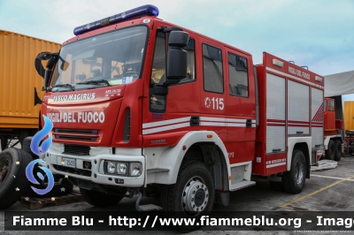 Iveco EuroFire 140E30 4x4 II serie
Vigili del Fuoco
AutoPompaSerbatoio allestimento Iveco-Magirus
Acquistata con i fondi Protezione Civile regione Campania
Fotografata presso l'officina Iveco Luigi Ferrari
VF 25455
Parole chiave: Iveco EuroFire_140E30_4x4_IIserie VF25455