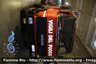 Iveco 180-24
Vigili del Fuoco
Comando Provinciale di Milano
Distaccamento Volontario di Vimercate (MB)
AutoBottePompa allestimento Baribbi
VF 15281
Parole chiave: Iveco 180-24 VF15281