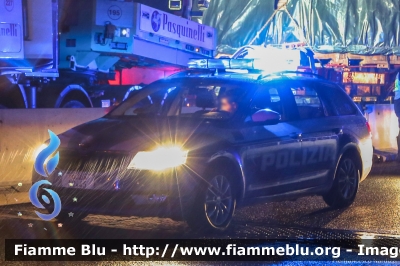 Skoda Octavia Wagon IV serie
Polizia di Stato
Polizia Stradale in servizio sulla rete autostradale di Autostrade per l'Italia
Seconda fornitura con la nuova livrea 
Allestite Focaccia
Decorazione Grafica Artlantis
*Scorta talpa "Martina"*
POLIZIA M0445
Parole chiave: Skoda Octavia_Wagon_IVserie POLIZIAM0445