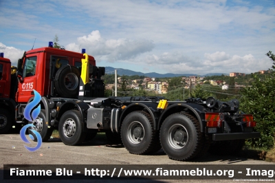 Mercedes-Benz Actros 4141 III serie
Vigili del Fuoco
Comando Provinciale dell'Aquila
Allestimento Scarrabile Guimatrag
per trasporto macerie e materiali vari.
Mezzo Acquistato dal Commissario delegato per la Ricostruzione dei territori abruzzesi colpiti dal sisma del
6 aprile 2009
VF 26412
Parole chiave: Mercedes-Benz Actros_4141_IIIserie VF26412