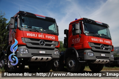 Mercedes-Benz Actros 4141 III serie
Vigili del Fuoco
Comando Provinciale dell'Aquila
Allestimento Scarrabile Guimatrag
per trasporto macerie e materiali vari.
Mezzi Acquistati dal Commissario delegato per la Ricostruzione dei territori abruzzesi colpiti dal sisma del
6 aprile 2009
VF 26415
VF 26416
Parole chiave: Mercedes-Benz Actros_4141_IIIserie VF26415 VF26416