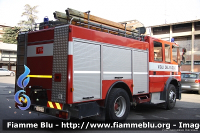 Iveco EuroTech 190E27
Vigili del Fuoco
Comando Provinciale di Piacenza
AutoPompaSerbatoio allestimento Iveco-Magirus
VF 18132
Si ringrazia l'Ing. Paolo Baldini per la disponibilità
Parole chiave: Iveco EuroTech_190E27 VF18132