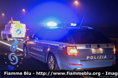 Skoda Octavia Wagon IV serie
Polizia di Stato
Polizia Stradale in servizio sulla rete autostradale di Autostrade per l'Italia
Allestite Focaccia
Decorazione Grafica Artlantis
*Scorta talpa "Martina"*
POLIZIA H8170
Parole chiave: Skoda Octavia_Wagon_IVserie POLIZIAH8170