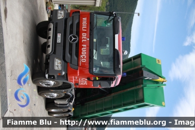 Mercedes-Benz Actros 4141 III serie
Vigili del Fuoco
Comando Provinciale dell'Aquila
Allestimento Scarrabile Guimatrag
per trasporto macerie e materiali vari.
Mezzo Acquistato dal Commissario delegato per la Ricostruzione dei territori abruzzesi colpiti dal sisma del
6 aprile 2009
VF 26414
Fase di scarramento del cassone (3)
Parole chiave: Mercedes-Benz Actros_4141_IIIserie VF26414