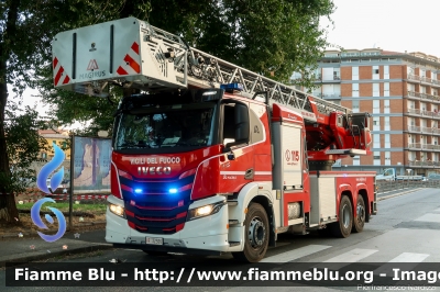 Iveco S-Way AT260S42
Vigili del Fuoco
AutoScala articolata M42L-AS da 42 metri
Allestimento Magirus
Comando provinciale di Livorno
VF 32926
Parole chiave: Iveco S-Way_AT260S42 VF32926