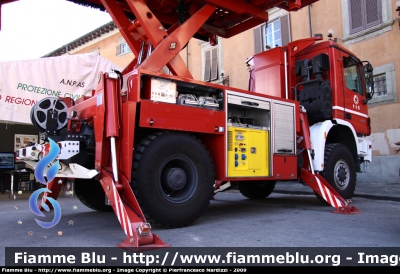 Mercedes-Benz Actros 1844 4x4 II serieerie
Vigili del Fuoco
Comando Provinciale di Pisa
Distaccamento Aeroportuale
Automezzo Soccorso Aeroportuale allestimento Bai
VF 25233
Parole chiave: Mercedes-Benz Actros_1844_4x4_IIserie VF25233 Giornate_della_Protezione_Civile_Pisa_2009