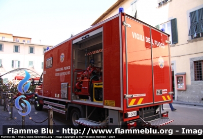 Iveco Daily IV serie
Vigili del Fuoco
Comando Provinciale di Pisa
Soccorso Aeroportuale NBCR
VF 24785
Parole chiave: Iveco Daily_IVserie V24785 Giornate_della_Protezione_Civile_Pisa_2009