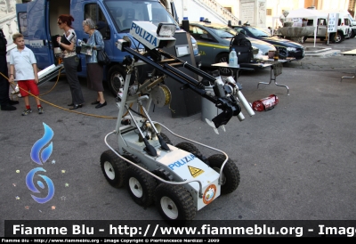 Robot per Disinnesco Ordigni Esplosivi
Polizia di Stato
Artificieri
Parole chiave: Robot Disinnesco Ordigni Artificieri Polizia Giornate_della_Protezione_Civile_Pisa_2009