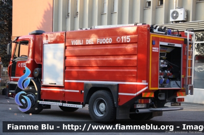 Astra HD8 42.32 I serie
Vigili del Fuoco
Comando Provinciale di Piacenza
AutoBottePompa allestimento Iveco-Magirus
VF 24194
Si ringrazia l'Ing. Paolo Baldini per la disponibilità
Parole chiave: Astra HD8_42.32_Iserie VF24194