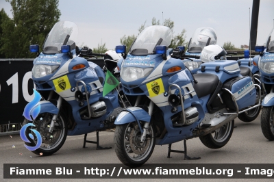 Bmw r850rt II serie
Polizia di Stato
Polizia Stradale
in scorta al Giro d'Italia 2011
Parole chiave: Bmw r850rt_IIserie