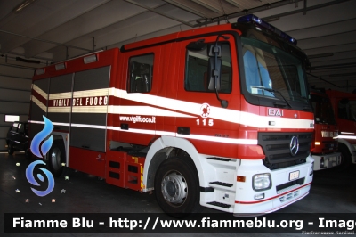 Mercedes-Benz Actros 1841 II serie
Vigili del Fuoco
Comando Provinciale di Chieti
Distaccamento Permanente di Lanciano (CH)
AutoPompaSerbatoio allestimento Bai
VF 24464
Parole chiave: Mercedes-Benz Actros_1841_IIserie VF24464