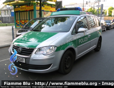 Volkswagen Touran II serie
Bundesrepublik Deutschland - Germania
Landespolizei
-Freie Stadt Berlin-
Polizia territoriale
-Città di Berlino-

vecchia livrea
Parole chiave: Volkswagen Touran_IIserie