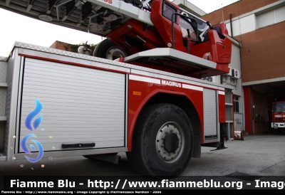 Iveco EuroFire 150E28 II serie
Vigili del Fuoco
Comando Provinciale di Livorno
Distaccamento di Portoferraio (LI)
AutoScala con asse posteriore sterzante HZL e scala snodata GL da 32 metri allestimento Iveco-Magirus
Asse posteriore sterzante
VF 22948
Parole chiave: Iveco EuroFire_150E28_IIserie VF22948