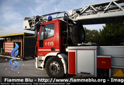 Iveco EuroFire 150E28 II serie
Vigili del Fuoco
Comando Provinciale di Livorno
Distaccamento di Portoferraio (LI)
AutoScala con asse posteriore sterzante HZL e scala snodata GL da 32 metri allestimento Iveco-Magirus
VF 22948
Parole chiave: Iveco EuroFire_150E28_IIserie VF22948