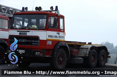 Fiat Iveco 300PC
Vigili del Fuoco
Comando Provinciale di Chieti
Allestimento Baribbi con
impianto scarrabile a gancio
Fotografato presso l'officina Iveco Luigi Ferrari
VF 15136
Parole chiave: Fiat Iveco 300PC VF15136