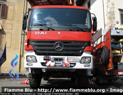 Mercedes-Benz Actros 1844 4x4 II serie
Vigili del Fuoco
Comando Provinciale di Pisa
Distaccamento Aeroportuale
Automezzo Soccorso Aeroportuale allestimento Bai
VF 25233
Parole chiave: Mercedes-Benz Actros_1844_4x4_IIserie VF25233 Giornate_della_Protezione_Civile_Pisa_2008