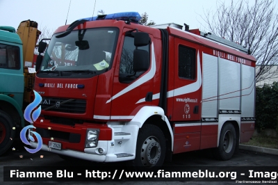 Volvo FL 280 III serie
Vigili del Fuoco
Comando provinciale di Campobasso
Distaccamento di Termoli (CB)
AutoPompaSerbatoio allestimento Bai
Fotografata presso l'officina Iveco Luigi Ferrari
VF 25626
Parole chiave: Volvo FL_280_IIIserie VF25626