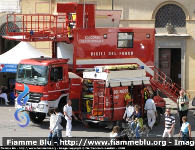 Mercedes-Benz Actros 1844 4x4 II serie
Vigili del Fuoco
Comando Provinciale di Pisa
Distaccamento Aeroportuale
Automezzo Soccorso Aeroportuale allestimento Bai
VF 25233
Parole chiave: Mercedes-Benz Actros_1844_4x4_IIserie VF25233 Giornate_della_Protezione_Civile_Pisa_2008