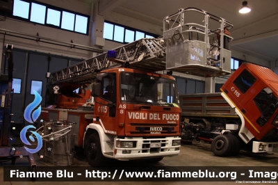 Iveco EuroFire 150E27 I serie
Vigili del Fuoco
Comando Provinciale di Napoli
AutoScala da 37 metri allestimento Iveco-Magirus
fotografata presso l'officina Iveco Luigi Ferrari
VF 19943
Parole chiave: Iveco EuroFire_150E27_Iserie VF19943