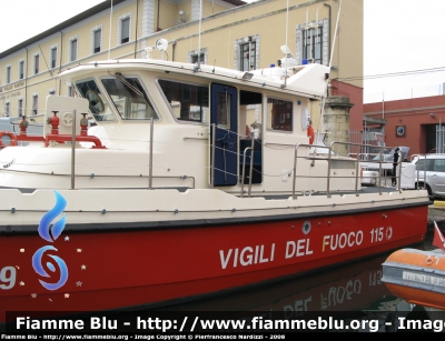 VFR 09
Vigili del Fuoco
Distaccamento Porto di Livorno
Parole chiave: MotoBarcaPompa_VFR09 