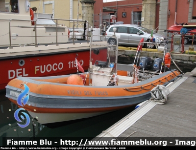 Gommone
Vigili del Fuoco
Distaccamento Porto di Livorno
Parole chiave: Gommone