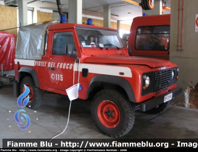 Land Rover Defender 90
Vigili del Fuoco
Comando provinciale di Livorno
VF 23896
Parole chiave: Land-Rover Defender_90 VF23896