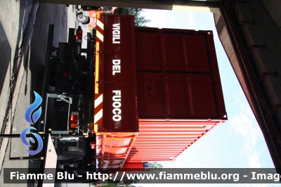 Iveco EuroCargo 150E28 4x4 III serie
Vigili del Fuoco
Comando Provinciale di Firenze
Colonna Mobile Regionale
Autocarro con gru PM allestimento Iveco-Magirus
Veicolo ancora da immatricolare
Parole chiave: Iveco EuroCargo_150E28_4x4_IIIserie Pompieropoli_Firenze_2012