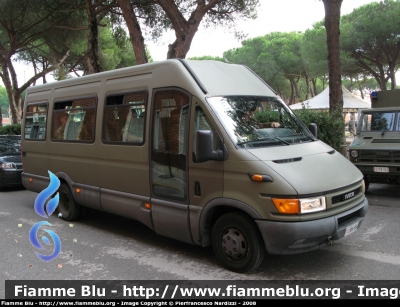 Iveco Daily III Serie
Esercito Italiano
Minibus da 19 Posti per il Trasporto del Personale
EI BH 956
Parole chiave: Iveco_Daily_III_Serie_Esercito_festa_della_folgore