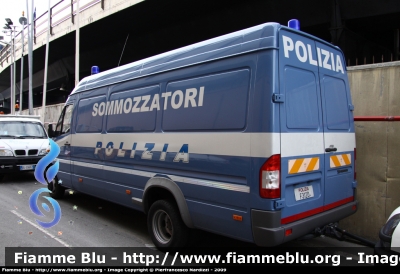 Mercedes-Benz Sprinter II serie
Polizia di Stato
C.N.E.S.
in esposizione al salone nautico di Genova '09
POLIZIA F3120
Parole chiave: Mercedes-Benz Sprinter_IIserie PoliziaF3120