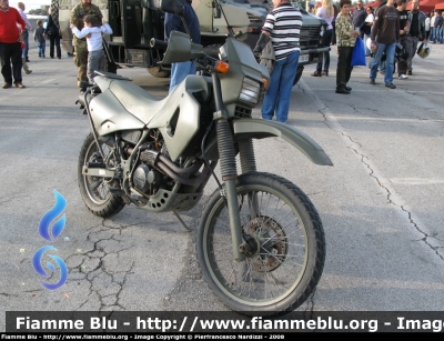 Cagiva T4 350
Esercito Italiano
Mezzo da Esplorazione e Pattugliamento
EI A0155
Parole chiave: Cagiva_T4_350_Esercito_Italiano_EI_festa_della_folgore